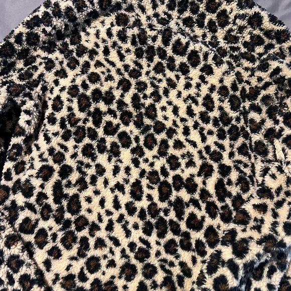 Vineyard Vines Leopard Print Fleece with pink 1/2 zip pullover - Picture 3 of 3